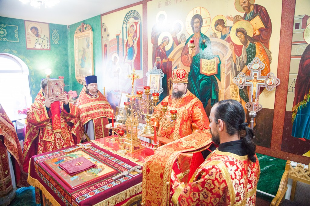 Божественная литургия. г. Семикаракорск. 25.04.2014 г.