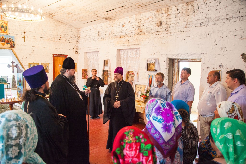 Глава Волгодонской епархии епископ Волгодонский и Сальский Корнилий посетил храм Святой Троицы ст. Калининской Цимлянского района