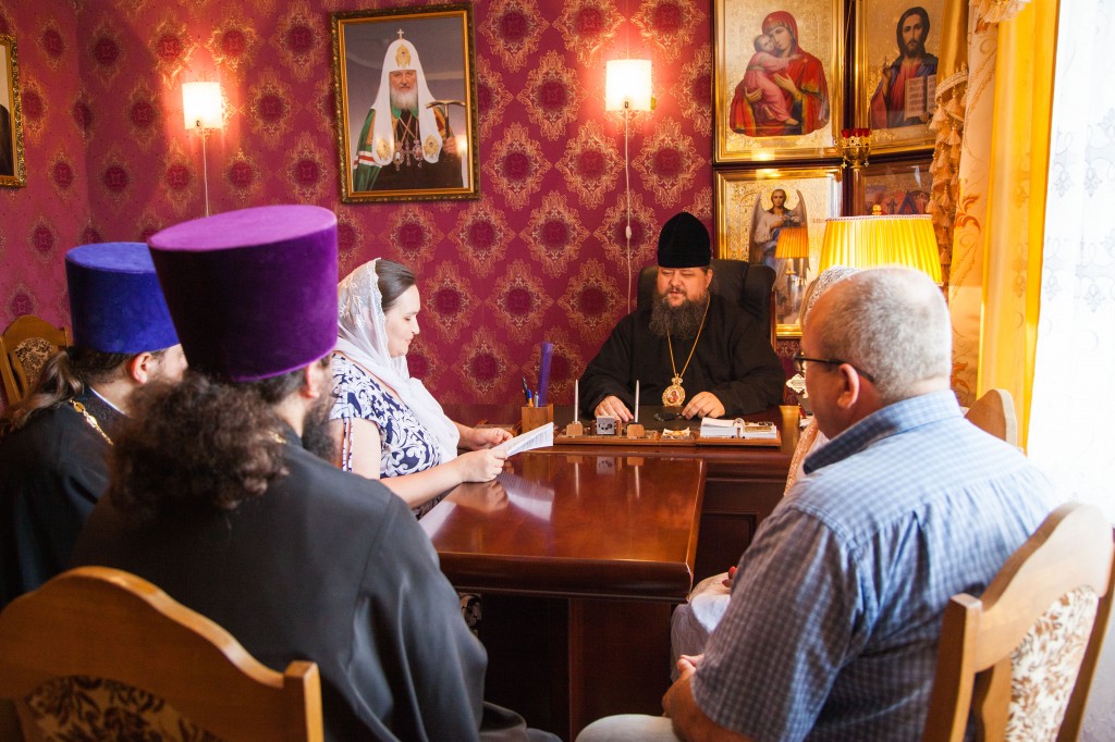 Глава Волгодонской епархии епископ Корнилий возглавил совещание по утверждению плана работы совместно с родительским комитетом Волгодонска.
