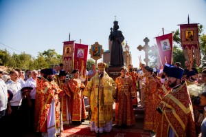 Глава Волгодонской епархии епископ Волгодонский и Сальский принял участие в открытии памятника священнику Илие Попову
