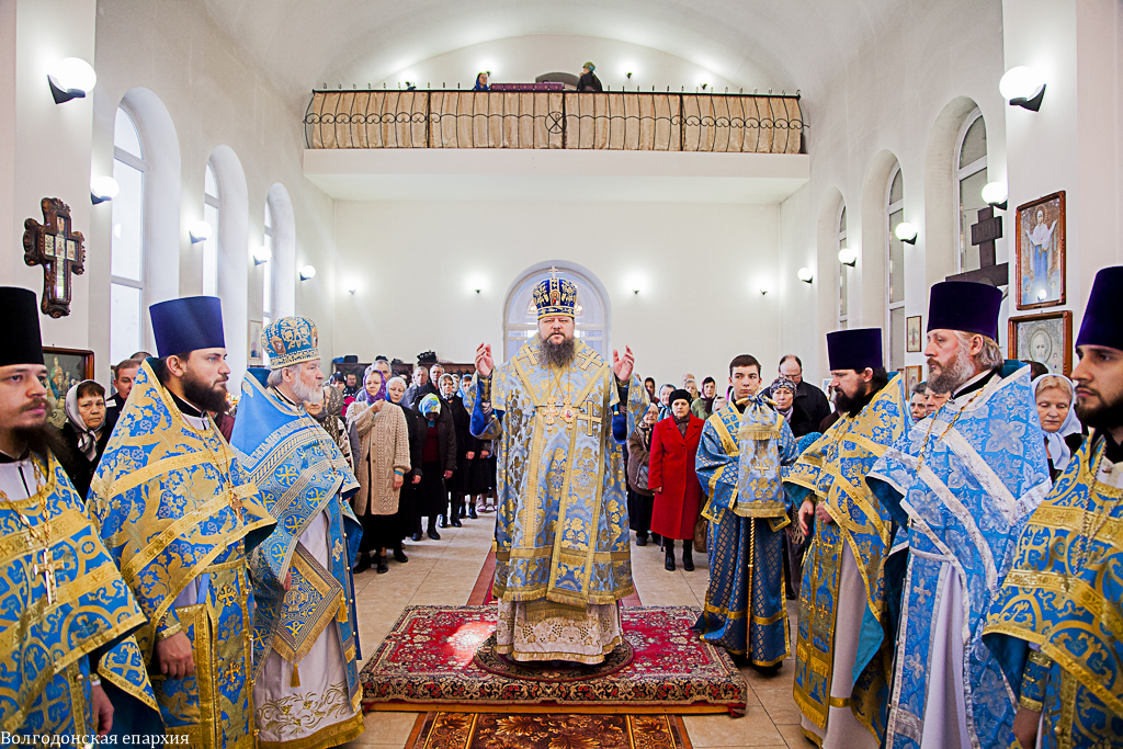 Божественная литургия св. Иоанна Златоуста г. Морозовск. 28.03.2015г.