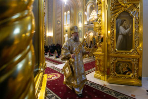 Глава Донской митрополии совершил Божественную литургию в Ростовском кафедральном соборе