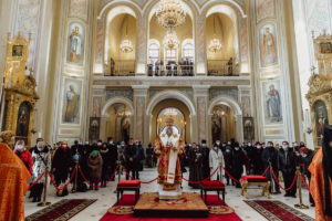 В день своего тезоименитства митрополит Меркурий совершил Божественную литургию в Ростовском кафедральном соборе Рождества Пресвятой Богородицы