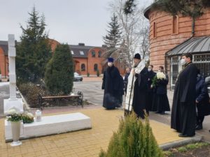 Накануне годовщины со дня преставления ко Господу протоиерея Сергия Бабенцева митрополит Меркурий совершил литию на могиле почившего