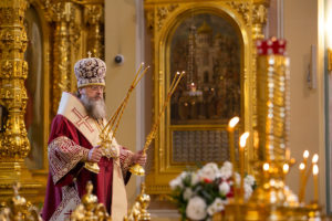 Глава Донской митрополии совершил Божественную литургию в Ростовском кафедральном соборе Рождества Пресвятой Богородицы