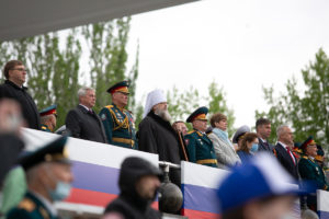 Митрополит Ростовский и Новочеркасский Меркурий посетил парад в честь 76-летия Великой Победы
