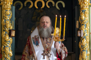 Глава Донской митрополии совершил Божественную литургию в Знаменской церкви