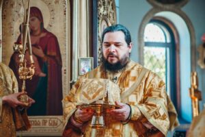 Епископ Антоний совершил последнюю воскресную литургию в Ахтубинской епархии
