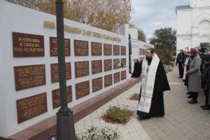 Епископ Антоний совершил в Пролетарске Панихиду о безвинно погибших в годы политических репрессий