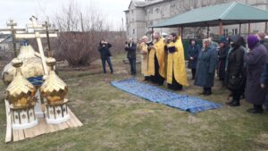 В храме Иоанна Богослова хуторе Ленина освящены новые купола и кресты