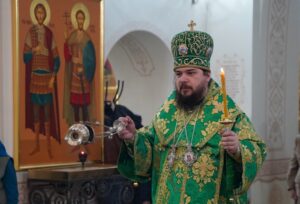 Глава Волгодонской епархии совершил Всенощное бдение с чтением акафиста Серафиму Саровскому