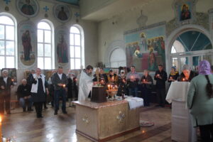 Рождественская служба и таинство Соборования прошли в храме поселка Целина Песчанокопского благочиния