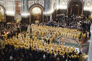 В пятую годовщину интронизации Святейшего Патриарха Московского и всея Руси Кирилла, Глава Волгодонской епархии епископ Волгодонский и Сальский Корнилий принял участие в Божественной литургии которая была совершена в кафедральном соборном Храме Христа Спасителя. Москва.