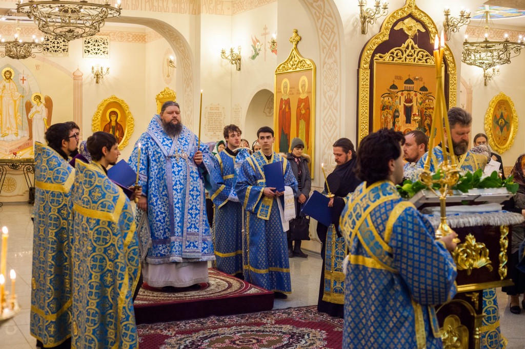Служение утрени с чтением Акафиста Пресвятой Богородице. Волгодонск. 4.04.2014г.