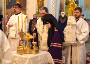 Епископ Антоний совершил Всенощное бдение в кафедральном соборе Волгодонска в канун праздника Богоявления