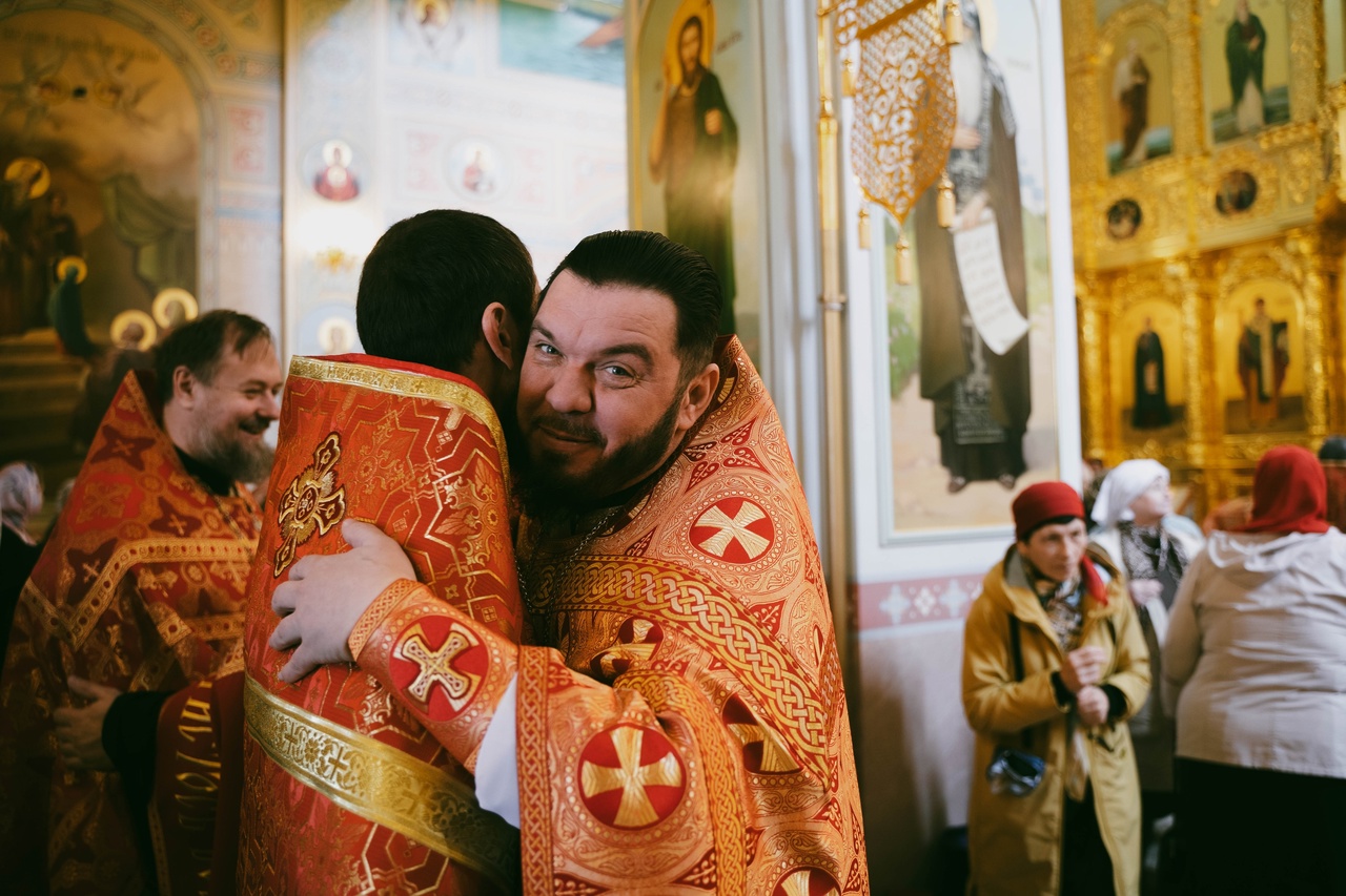 Святая епархия. Свято-Пантелеимонов мужской монастырь село Безруково. Священники в 2008 г в Ленинск-Кузнецкий.